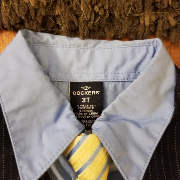 Boys suit - Picture 3 of 3